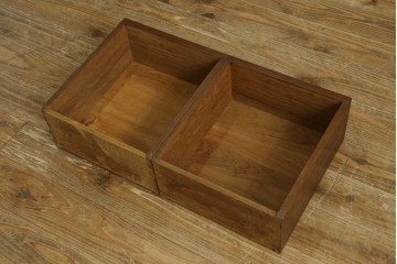 ヴィンテージ家具　1960年から1970年頃　高級品　シノワズリ様式　クルミ材　手彫りの彫刻が細やかで美しいサイドボード　(R-066275)