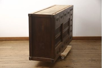 和製アンティーク　飛騨(岐阜)産　古民家スタイルにおすすめな水屋箪笥サイドボード(収納棚、戸棚、時代箪笥、引き出し、収納箪笥)(R-066278)