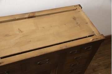 和製アンティーク　飛騨(岐阜)産　古民家スタイルにおすすめな水屋箪笥サイドボード(収納棚、戸棚、時代箪笥、引き出し、収納箪笥)(R-066278)