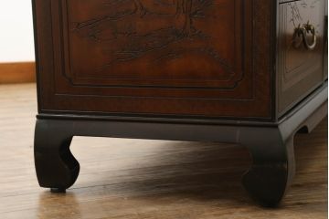 中古　レア品　DREXEL HERITAGE(ドレクセルヘリテイジ)　シノワズリ様式　品のある佇まいと細やかな彫刻が美しいサイドボード(チェスト、引き出し、洋服タンス、テレビ台、テレビボード)(R-066297)