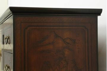 中古　レア品　DREXEL HERITAGE(ドレクセルヘリテイジ)　シノワズリ様式　品のある佇まいと細やかな彫刻が美しいサイドボード(チェスト、引き出し、洋服タンス、テレビ台、テレビボード)(R-066297)