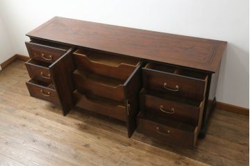 中古　レア品　DREXEL HERITAGE(ドレクセルヘリテイジ)　シノワズリ様式　品のある佇まいと細やかな彫刻が美しいサイドボード(チェスト、引き出し、洋服タンス、テレビ台、テレビボード)(R-066297)