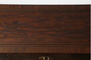 中古　レア品　DREXEL HERITAGE(ドレクセルヘリテイジ)　シノワズリ様式　品のある佇まいと細やかな彫刻が美しいサイドボード(チェスト、引き出し、洋服タンス、テレビ台、テレビボード)(R-066297)