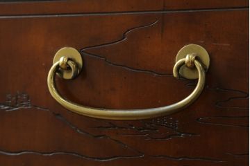 中古　レア品　DREXEL HERITAGE(ドレクセルヘリテイジ)　シノワズリ様式　品のある佇まいと細やかな彫刻が美しいサイドボード(チェスト、引き出し、洋服タンス、テレビ台、テレビボード)(R-066297)
