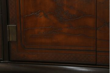 中古　レア品　DREXEL HERITAGE(ドレクセルヘリテイジ)　シノワズリ様式　品のある佇まいと細やかな彫刻が美しいサイドボード(チェスト、引き出し、洋服タンス、テレビ台、テレビボード)(R-066297)