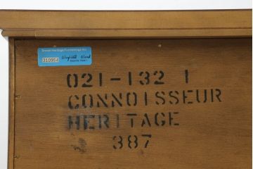 中古　レア品　DREXEL HERITAGE(ドレクセルヘリテイジ)　シノワズリ様式　品のある佇まいと細やかな彫刻が美しいサイドボード(チェスト、引き出し、洋服タンス、テレビ台、テレビボード)(R-066297)