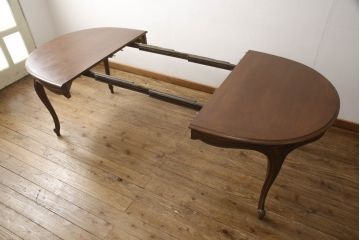 中古　DREXEL HERITAGE(ドレクセルヘリテイジ)　Touraine(ツーレイン)　滑らかな曲線が優雅な印象のダイニングテーブル(エクステンションテーブル、食卓、4人掛け、6人掛け、8人掛け、オーバル型)(定価約80万円)(R-066298)