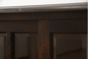 中古　北海道民芸家具　クラシカルな雰囲気が魅力!!落ち着きのある空間づくりにおすすめのサイドボード(サイドキャビネット、収納棚、戸棚、リビングボード)(R-066299)
