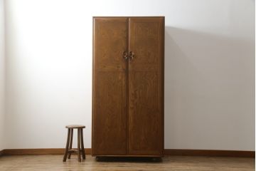 イギリスビンテージ　希少!!　ERCOL(アーコール)　美しい木目と滑らかに面取りされた扉が上品な雰囲気を醸し出すワードローブ(洋服タンス、収納棚、戸棚、キャビネット、ヴィンテージ、英国)(R-066300)