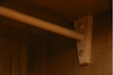 イギリスビンテージ　希少!!　ERCOL(アーコール)　美しい木目と滑らかに面取りされた扉が上品な雰囲気を醸し出すワードローブ(洋服タンス、収納棚、戸棚、キャビネット、ヴィンテージ、英国)(R-066300)