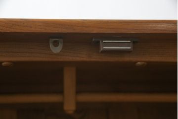 イギリスビンテージ　希少!!　ERCOL(アーコール)　美しい木目と滑らかに面取りされた扉が上品な雰囲気を醸し出すワードローブ(洋服タンス、収納棚、戸棚、キャビネット、ヴィンテージ、英国)(R-066300)