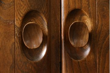 イギリスビンテージ　希少!!　ERCOL(アーコール)　美しい木目と滑らかに面取りされた扉が上品な雰囲気を醸し出すワードローブ(洋服タンス、収納棚、戸棚、キャビネット、ヴィンテージ、英国)(R-066300)