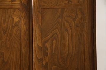 イギリスビンテージ　希少!!　ERCOL(アーコール)　美しい木目と滑らかに面取りされた扉が上品な雰囲気を醸し出すワードローブ(洋服タンス、収納棚、戸棚、キャビネット、ヴィンテージ、英国)(R-066300)