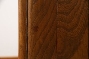 イギリスビンテージ　希少!!　ERCOL(アーコール)　美しい木目と滑らかに面取りされた扉が上品な雰囲気を醸し出すワードローブ(洋服タンス、収納棚、戸棚、キャビネット、ヴィンテージ、英国)(R-066300)