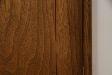イギリスビンテージ　希少!!　ERCOL(アーコール)　美しい木目と滑らかに面取りされた扉が上品な雰囲気を醸し出すワードローブ(洋服タンス、収納棚、戸棚、キャビネット、ヴィンテージ、英国)(R-066300)