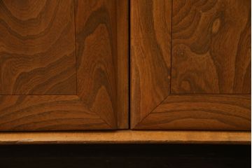イギリスビンテージ　希少!!　ERCOL(アーコール)　美しい木目と滑らかに面取りされた扉が上品な雰囲気を醸し出すワードローブ(洋服タンス、収納棚、戸棚、キャビネット、ヴィンテージ、英国)(R-066300)