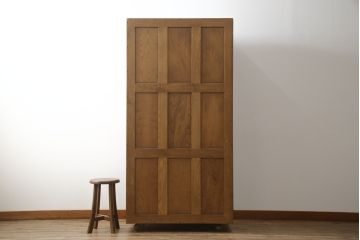 イギリスビンテージ　希少!!　ERCOL(アーコール)　美しい木目と滑らかに面取りされた扉が上品な雰囲気を醸し出すワードローブ(洋服タンス、収納棚、戸棚、キャビネット、ヴィンテージ、英国)(R-066300)