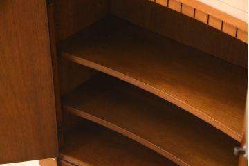 中古　DREXEL HERITAGE(ドレクセルヘリテイジ)　Triune(トライユン)　クラシカルな佇まいが魅力のコンソールテーブル(ホールチェスト、サイドボード、収納棚、戸棚、サイドキャビネット)(定価約34万円)(R-066301)