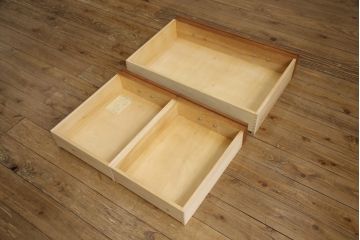 中古　希少モデル!!　横浜クラシック家具　ダニエル(Daniel)　天板リメイク　樺材　気品溢れる佇まいが美しいサイドボード(引き出し、収納棚、戸棚、サイドキャビネット、テレビ台、テレビボード)(R-066304)