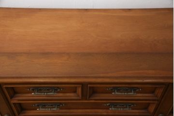中古　希少モデル!!　横浜クラシック家具　ダニエル(Daniel)　天板リメイク　樺材　気品溢れる佇まいが美しいサイドボード(引き出し、収納棚、戸棚、サイドキャビネット、テレビ台、テレビボード)(R-066304)