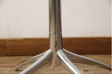 中古　短期使用　極美品　北欧家具　ノルウェー製　Stressless Urban table(ストレスレス・アーバンテーブル)　Sサイズ　洗練されたモダンデザインがお洒落なガラステーブル(回転テーブル、丸テーブル、ラウンドテーブル、カクテルテーブル、サイドテーブル、コーヒーテーブル)(R-066305)