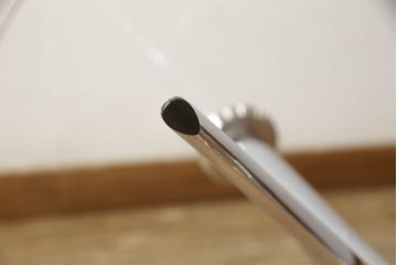 中古　短期使用　極美品　北欧家具　ノルウェー製　Stressless Urban table(ストレスレス・アーバンテーブル)　Sサイズ　洗練されたモダンデザインがお洒落なガラステーブル(回転テーブル、丸テーブル、ラウンドテーブル、カクテルテーブル、サイドテーブル、コーヒーテーブル)(R-066305)