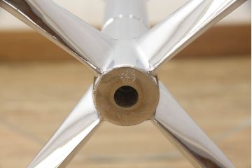 中古　短期使用　極美品　北欧家具　ノルウェー製　Stressless Urban table(ストレスレス・アーバンテーブル)　Sサイズ　洗練されたモダンデザインがお洒落なガラステーブル(回転テーブル、丸テーブル、ラウンドテーブル、カクテルテーブル、サイドテーブル、コーヒーテーブル)(R-066305)
