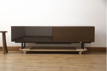 中古　美品　Cassinaixc.(カッシーナイクスシー)　IXC. R&D(イクスシー.R&D)　BREATH(ブレス)　オークスモーク材　洗練されたモダンデザインが魅力のシアターボード(テレビ台、テレビボード、サイドボード、サイドキャビネット、ローボード、収納棚、戸棚、リビングボード)(定価約53万4千円)(R-066307)