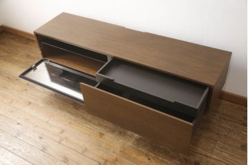 中古　美品　Cassinaixc.(カッシーナイクスシー)　IXC. R&D(イクスシー.R&D)　BREATH(ブレス)　オークスモーク材　洗練されたモダンデザインが魅力のシアターボード(テレビ台、テレビボード、サイドボード、サイドキャビネット、ローボード、収納棚、戸棚、リビングボード)(定価約53万4千円)(R-066307)