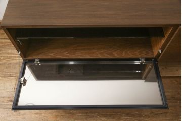 中古　美品　Cassinaixc.(カッシーナイクスシー)　IXC. R&D(イクスシー.R&D)　BREATH(ブレス)　オークスモーク材　洗練されたモダンデザインが魅力のシアターボード(テレビ台、テレビボード、サイドボード、サイドキャビネット、ローボード、収納棚、戸棚、リビングボード)(定価約53万4千円)(R-066307)
