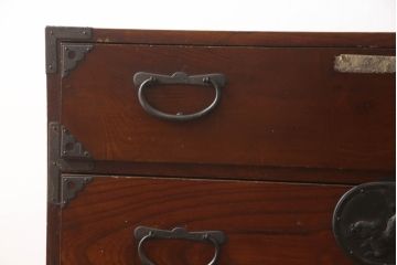 和製アンティーク　前面欅(ケヤキ)材　縁起物の唐獅子金具が目を引く仙台箪笥(重ね箪笥、衣装タンス、収納たんす、引き出し、整理箪笥、時代箪笥)(R-066308)