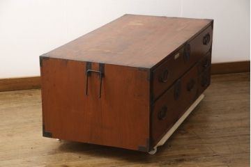 和製アンティーク　前面欅(ケヤキ)材　縁起物の唐獅子金具が目を引く仙台箪笥ローボード(収納箪笥、引き出し、ローチェスト、テレビ台、テレビボード、時代箪笥)(R-066309)