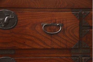 和製アンティーク　前面欅(ケヤキ)材　縁起物の唐獅子金具が目を引く仙台箪笥ローボード(収納箪笥、引き出し、ローチェスト、テレビ台、テレビボード、時代箪笥)(R-066309)
