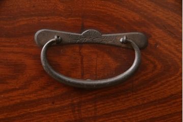 和製アンティーク　前面欅(ケヤキ)材　縁起物の唐獅子金具が目を引く仙台箪笥ローボード(収納箪笥、引き出し、テレビ台、テレビボード、ローチェスト、時代箪笥)(R-066310)