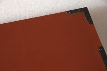 和製ビンテージ　朱塗り　鋲と凝った金具の意匠が目を引く米沢箪笥(手許箪笥、和タンス、収納たんす、小箪笥、小物収納、引き出し、ヴィンテージ)(R-066316)