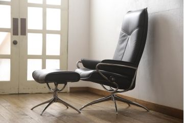 中古　美品　ノルウェー製　EKORNES(エコーネス)　City(シティ)　Mサイズ　オットマン付き!!スタイリッシュなデザインが魅力のストレスレスチェア(スターベース、1人掛けソファ、1Pソファ、アームチェア、リクライニングチェア、フットスツール、北欧、本革、レザーチェア)(定価約30万円)(R-066317)