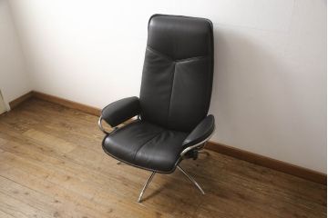中古　美品　ノルウェー製　EKORNES(エコーネス)　City(シティ)　Mサイズ　オットマン付き!!スタイリッシュなデザインが魅力のストレスレスチェア(スターベース、1人掛けソファ、1Pソファ、アームチェア、リクライニングチェア、フットスツール、北欧、本革、レザーチェア)(定価約30万円)(R-066317)