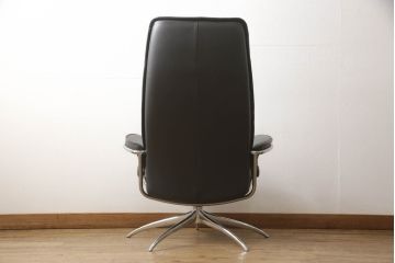 中古　美品　ノルウェー製　EKORNES(エコーネス)　City(シティ)　Mサイズ　オットマン付き!!スタイリッシュなデザインが魅力のストレスレスチェア(スターベース、1人掛けソファ、1Pソファ、アームチェア、リクライニングチェア、フットスツール、北欧、本革、レザーチェア)(定価約30万円)(R-066317)