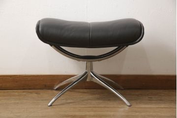 中古　美品　ノルウェー製　EKORNES(エコーネス)　City(シティ)　Mサイズ　オットマン付き!!スタイリッシュなデザインが魅力のストレスレスチェア(スターベース、1人掛けソファ、1Pソファ、アームチェア、リクライニングチェア、フットスツール、北欧、本革、レザーチェア)(定価約30万円)(R-066317)