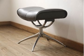 中古　美品　ノルウェー製　EKORNES(エコーネス)　City(シティ)　Mサイズ　オットマン付き!!スタイリッシュなデザインが魅力のストレスレスチェア(スターベース、1人掛けソファ、1Pソファ、アームチェア、リクライニングチェア、フットスツール、北欧、本革、レザーチェア)(定価約30万円)(R-066317)