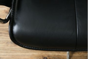 中古　美品　ノルウェー製　EKORNES(エコーネス)　City(シティ)　Mサイズ　オットマン付き!!スタイリッシュなデザインが魅力のストレスレスチェア(スターベース、1人掛けソファ、1Pソファ、アームチェア、リクライニングチェア、フットスツール、北欧、本革、レザーチェア)(定価約30万円)(R-066317)