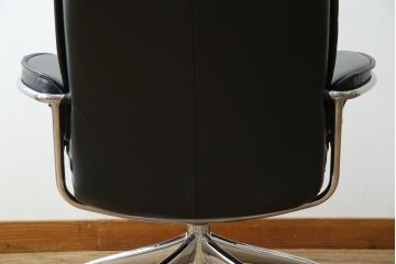 中古　美品　ノルウェー製　EKORNES(エコーネス)　City(シティ)　Mサイズ　オットマン付き!!スタイリッシュなデザインが魅力のストレスレスチェア(スターベース、1人掛けソファ、1Pソファ、アームチェア、リクライニングチェア、フットスツール、北欧、本革、レザーチェア)(定価約30万円)(R-066317)