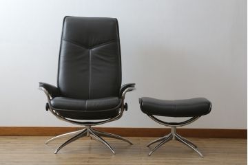 中古　美品　ノルウェー製　EKORNES(エコーネス)　City(シティ)　Mサイズ　オットマン付き!!スタイリッシュなデザインが魅力のストレスレスチェア(スターベース、1人掛けソファ、1Pソファ、アームチェア、リクライニングチェア、フットスツール、北欧、本革、レザーチェア)(定価約30万円)(R-066318)