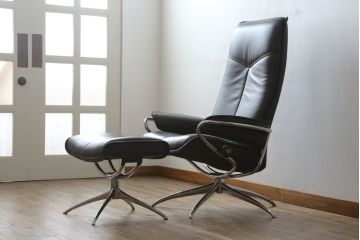 中古　美品　ノルウェー製　EKORNES(エコーネス)　City(シティ)　Mサイズ　オットマン付き!!スタイリッシュなデザインが魅力のストレスレスチェア(スターベース、1人掛けソファ、1Pソファ、アームチェア、リクライニングチェア、フットスツール、北欧、本革、レザーチェア)(定価約30万円)(R-066318)