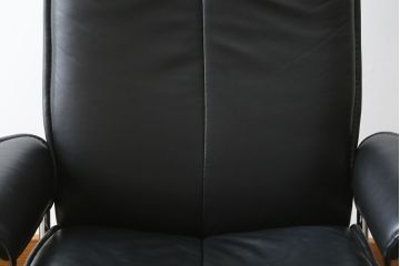 中古　美品　ノルウェー製　EKORNES(エコーネス)　City(シティ)　Mサイズ　オットマン付き!!スタイリッシュなデザインが魅力のストレスレスチェア(スターベース、1人掛けソファ、1Pソファ、アームチェア、リクライニングチェア、フットスツール、北欧、本革、レザーチェア)(定価約30万円)(R-066318)