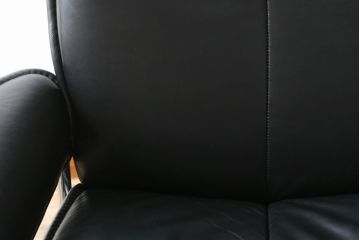中古　美品　ノルウェー製　EKORNES(エコーネス)　City(シティ)　Mサイズ　オットマン付き!!スタイリッシュなデザインが魅力のストレスレスチェア(スターベース、1人掛けソファ、1Pソファ、アームチェア、リクライニングチェア、フットスツール、北欧、本革、レザーチェア)(定価約30万円)(R-066318)