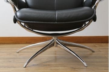 中古　美品　ノルウェー製　EKORNES(エコーネス)　City(シティ)　Mサイズ　オットマン付き!!スタイリッシュなデザインが魅力のストレスレスチェア(スターベース、1人掛けソファ、1Pソファ、アームチェア、リクライニングチェア、フットスツール、北欧、本革、レザーチェア)(定価約30万円)(R-066318)
