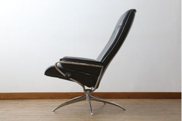 中古　美品　ノルウェー製　EKORNES(エコーネス)　City(シティ)　Mサイズ　オットマン付き!!スタイリッシュなデザインが魅力のストレスレスチェア(スターベース、1人掛けソファ、1Pソファ、アームチェア、リクライニングチェア、フットスツール、北欧、本革、レザーチェア)(定価約30万円)(R-066318)