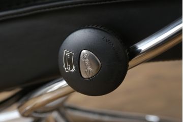 中古　美品　ノルウェー製　EKORNES(エコーネス)　City(シティ)　Mサイズ　オットマン付き!!スタイリッシュなデザインが魅力のストレスレスチェア(スターベース、1人掛けソファ、1Pソファ、アームチェア、リクライニングチェア、フットスツール、北欧、本革、レザーチェア)(定価約30万円)(R-066318)
