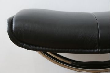 中古　美品　ノルウェー製　EKORNES(エコーネス)　City(シティ)　Mサイズ　オットマン付き!!スタイリッシュなデザインが魅力のストレスレスチェア(スターベース、1人掛けソファ、1Pソファ、アームチェア、リクライニングチェア、フットスツール、北欧、本革、レザーチェア)(定価約30万円)(R-066318)